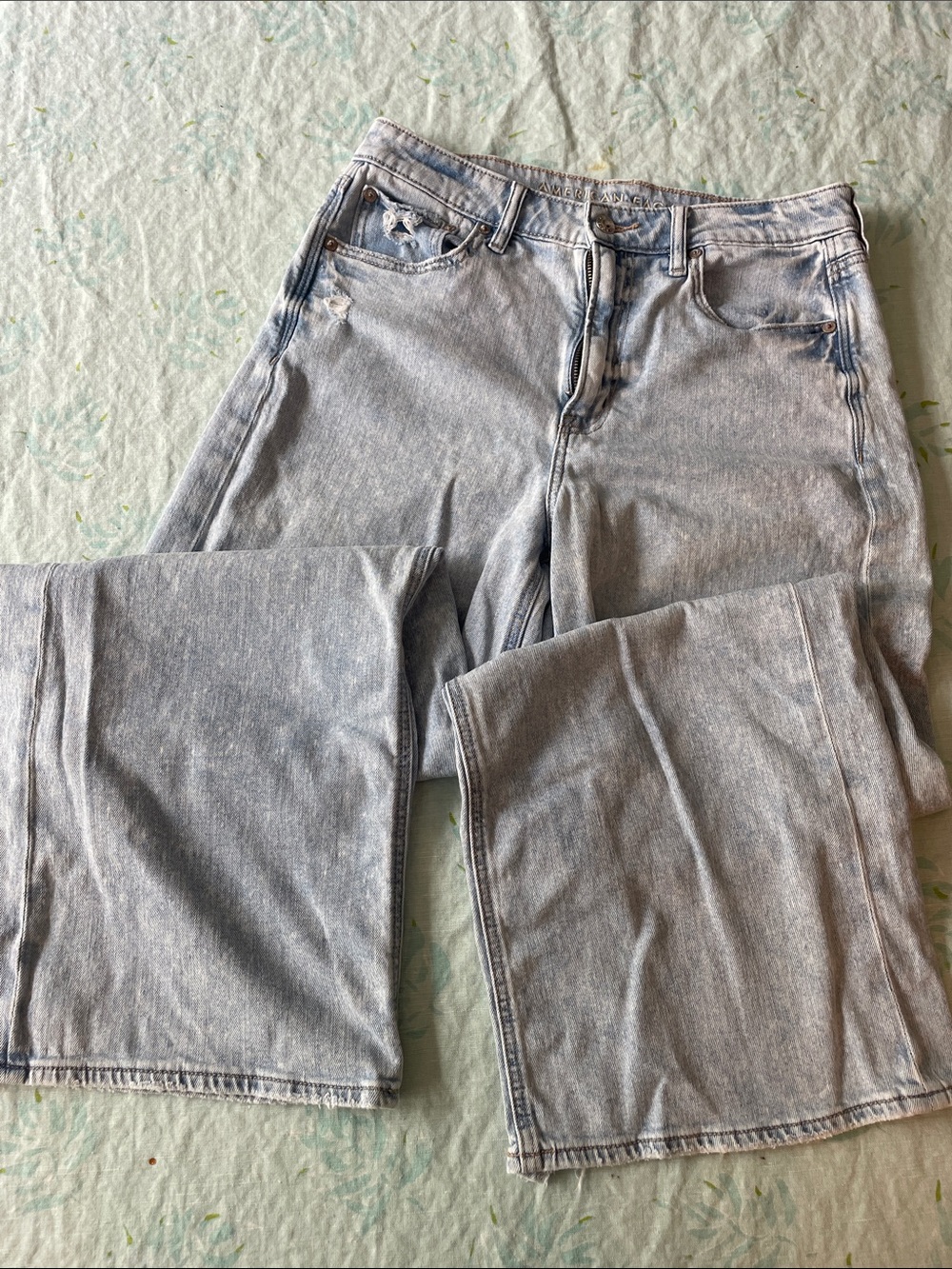 American Eagle Outfitters Light Wash Wide-Leg Jeans